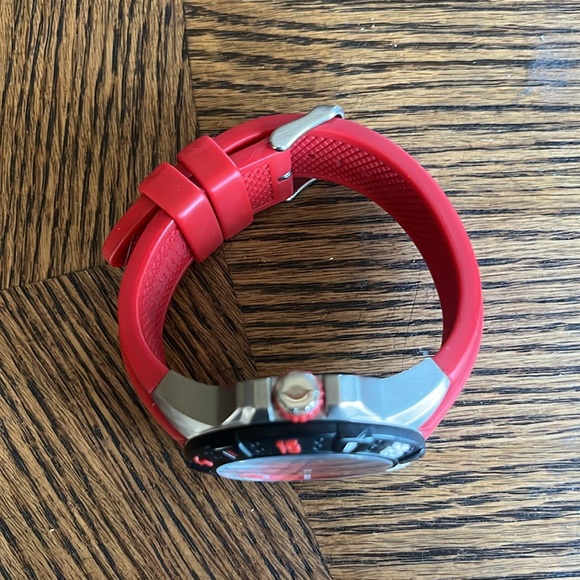 Mens Authentic Sport Guess, multifunction red silicone band. - Picture 5 of 5